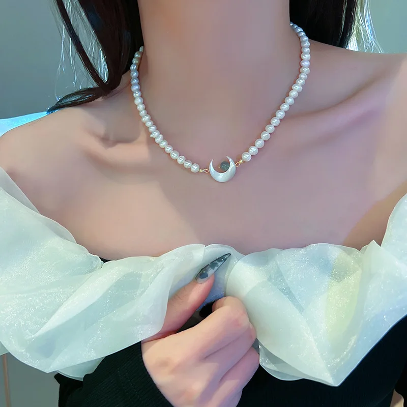 

Geometric Moon Freshwater Pearl Necklace Trend Fashion Clavicle Chain Pendant Choker for Women