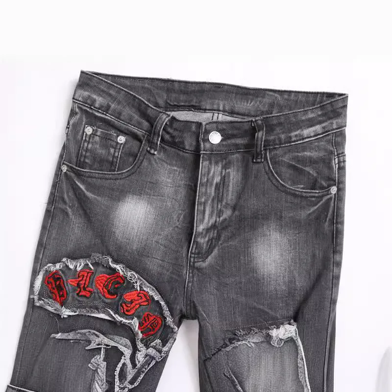 Джинсы женские рваные с вышивкой черепа в стиле панк