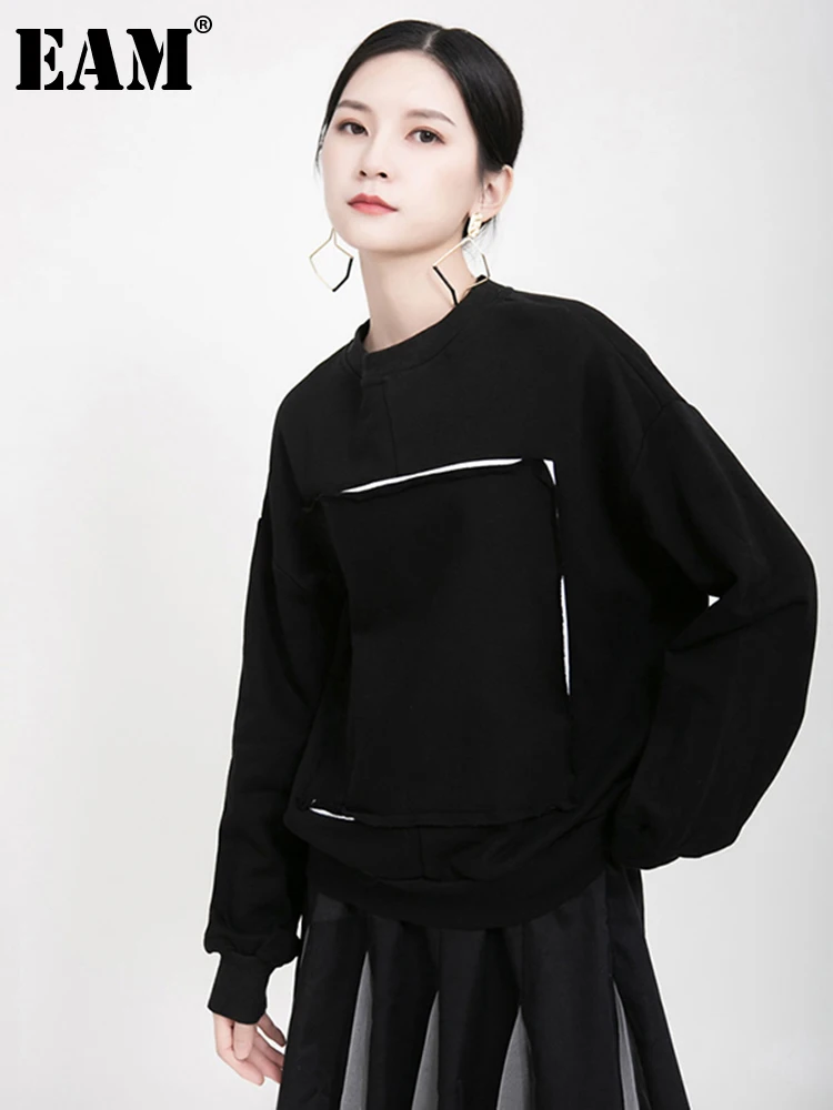 

[EAM] Loose Fit Black Contrast Color Sweatshirt New Round Neck Long Sleeve Women Big Size Fashion Spring Autumn 2023 1DD5174