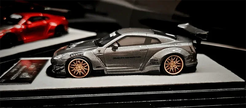 Модель Qidian 1:64 GT-R R35 LB Carbon-Hood Limited299 автомобиля из смолы