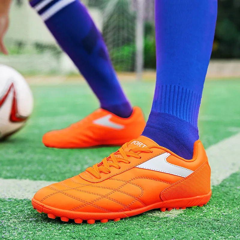 Hot Sale Cheap Soccer Turf Shoes Men Women Light Professional Football Shoes Men Futsal Sneakers Teenthager zapatos de fútbol