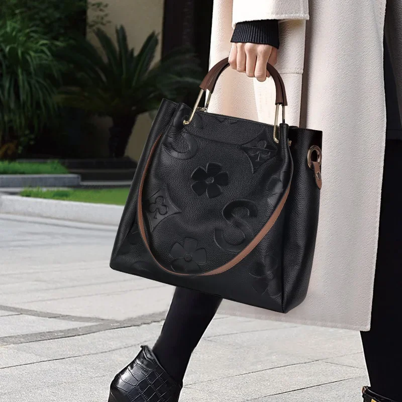 

2023 New Korean Fashion Embossed Large Capacity Versatile Crossbody Bag Women's Handbag