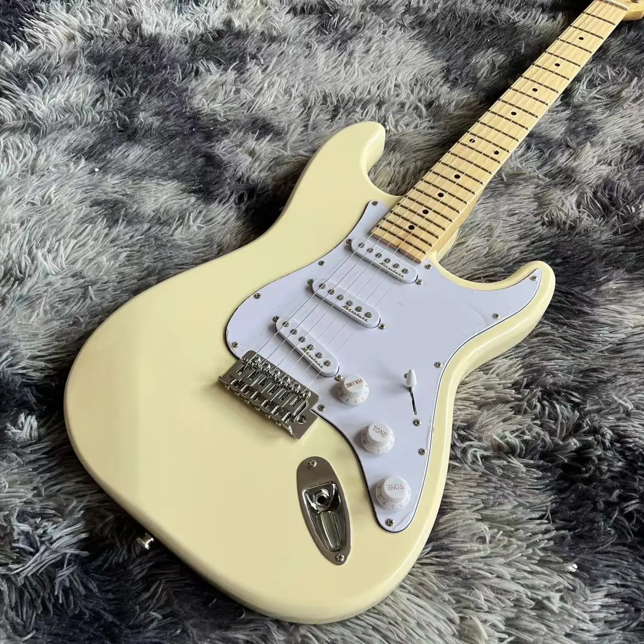 

High quality Cream color Electric Guitar Maple Neck Solid body ST Guitarra