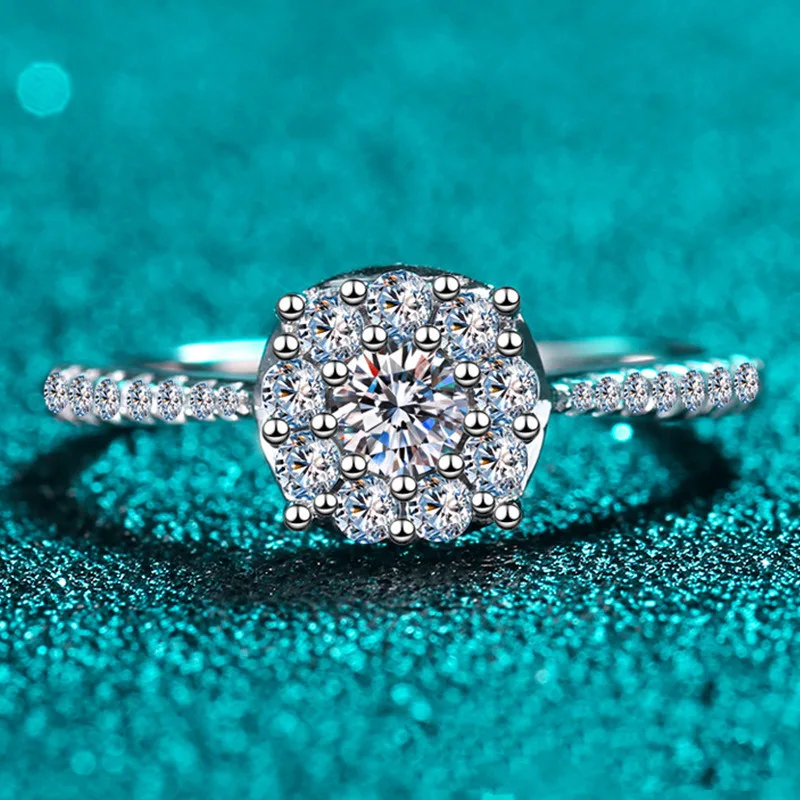 

Женское кольцо из серебра 0,2 пробы с муассанитом 925 карата