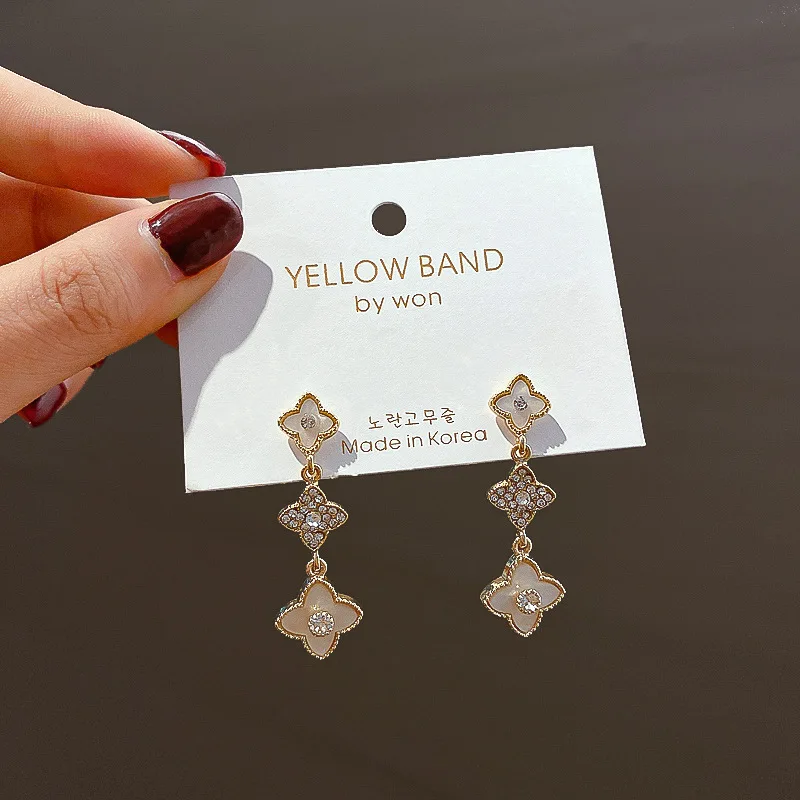 

Fashion Retro Pendant Dangle Earrings for Women Four-leaf Clover Micro Wax Glass Filled Stud Earring Jewelry Accessory