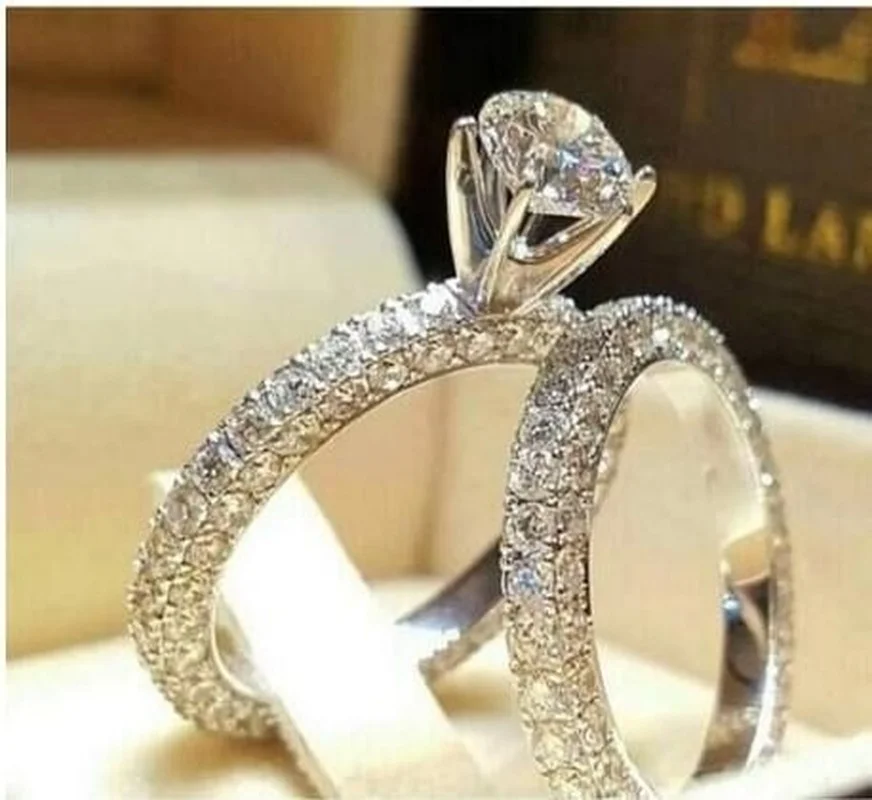 

Classic Silver Color Inlaid Cubic Zirconia Crystals Rings Exquisite Fashion Engagement Wedding Rings Set Bridal Jewelry