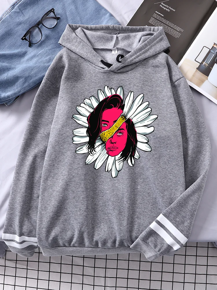 

Colorful Girl Face Divided On A Daisy Woman Sweatshirt Fashion Casual Clothing Autumn Oversized Pullover Womens Splicing Hoodies