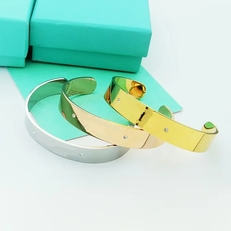 

Новинка 2023 широкий браслет трехцветный металлический изысканный авангардный роскошный брендовый ювелирный изделие Бесплатная доставка