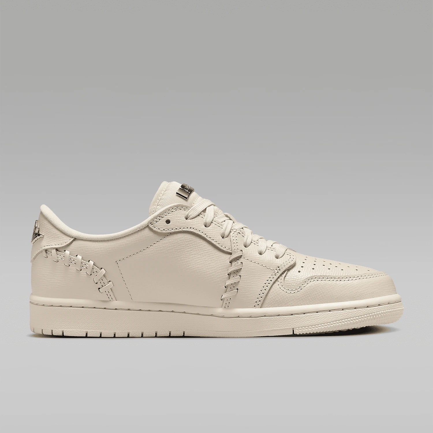 Фото Женские кроссовки Nike Authentic Air Jordan 1 MM Low Small Gold Hook FN5032-200 №3