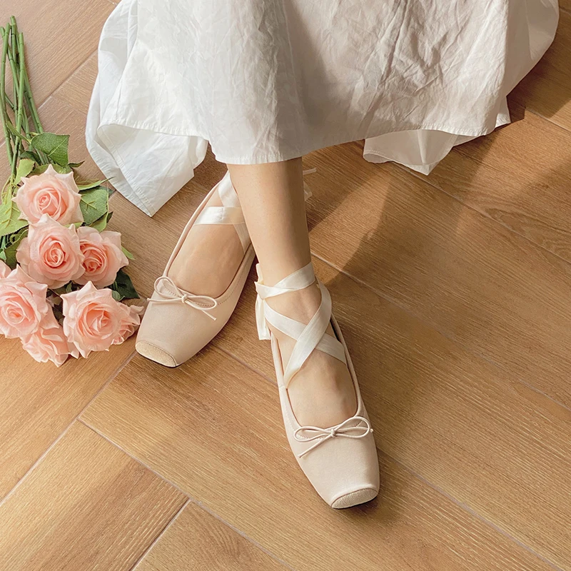 

2023 Fashion Classic Silk Ballet Shoes Lace up Ballet Shoes Women Square Toe Bowtie Women Flats Elegant Valentine Shoes