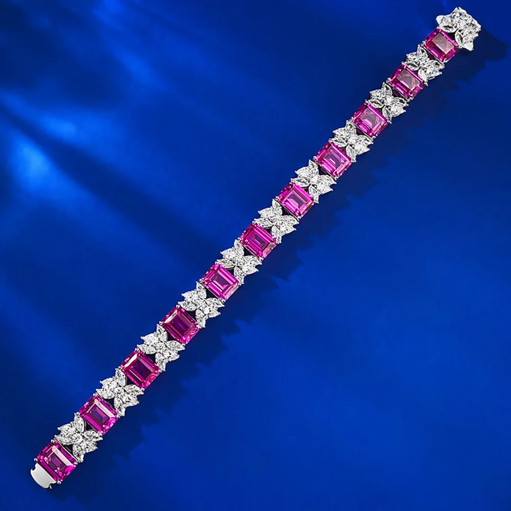 Браслет с рубином и бриллиантами диаметром 7 Х9 мм 16-18 см