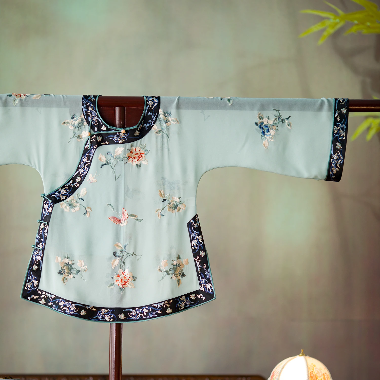 

Original Ancient Traditional Chinese Hanfu Elegant Top Women Vintage Hand Button Floral Embroidery Large Sleeve Hanfu