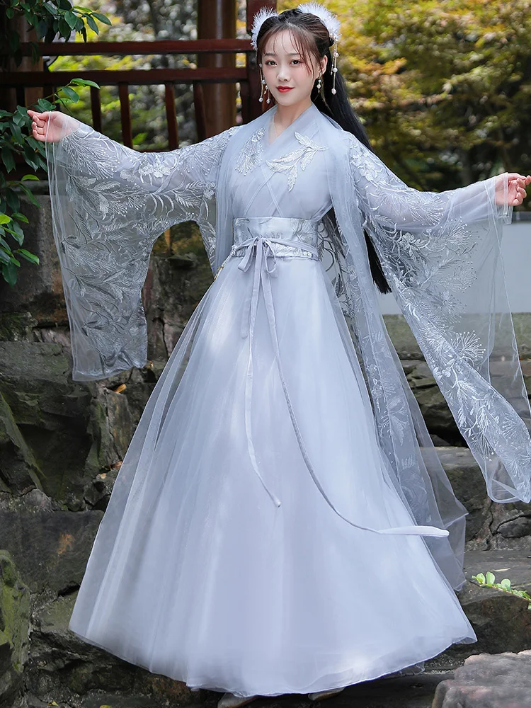 Рисунок 3 - Традиционное винтажное сказочное платье Hanfu