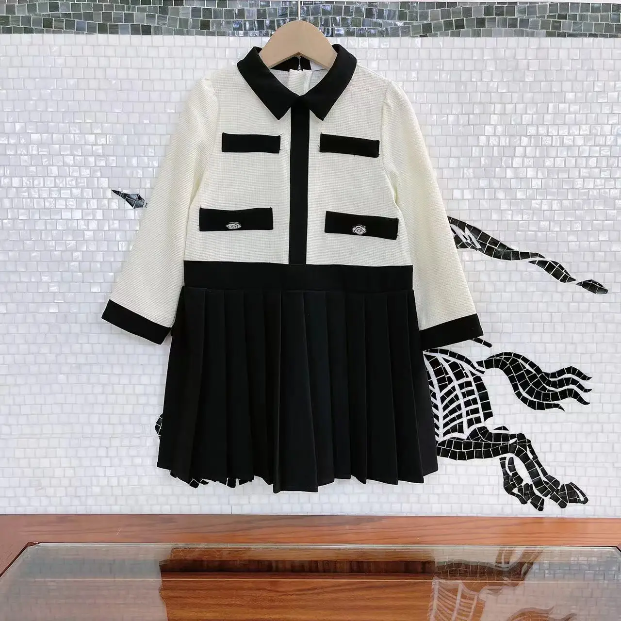 

Designer children's clothing 2022 autumn new girls pleated dress elegant temperament celebrity style children's dress