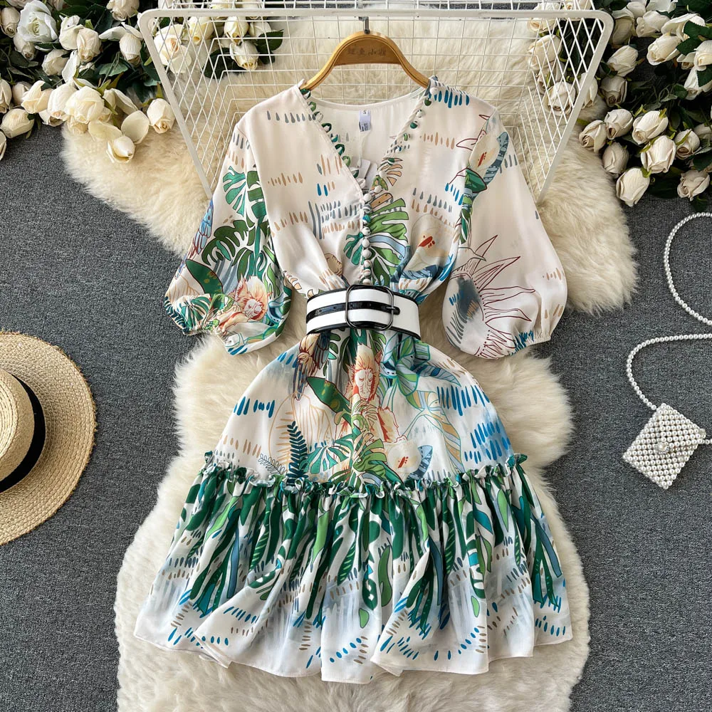 

Женское платье в этническом стиле с рукавами-фонариками и v-образным вырезом на талии