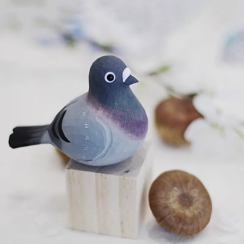 

Деревянный резной голубь