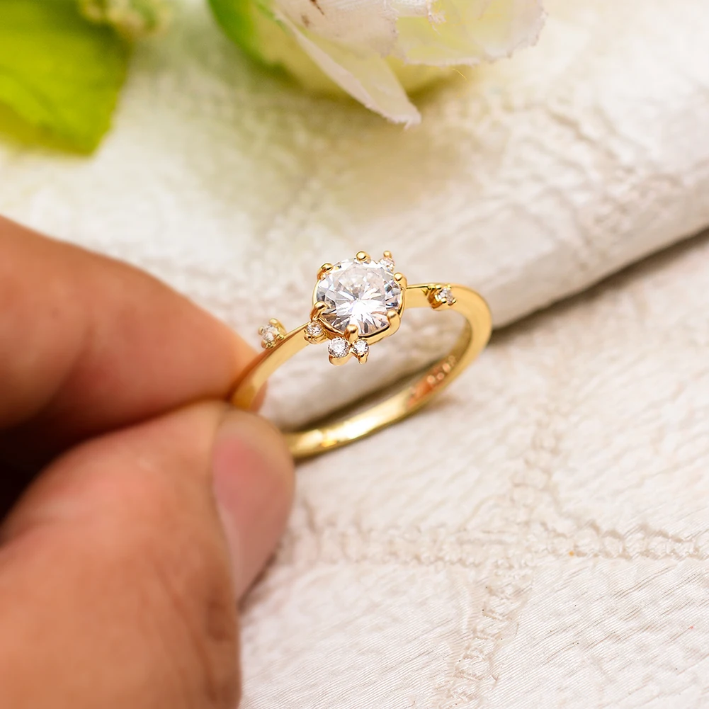 

Temperament Simple Gold Color Zircon Ring Inlay Sparkling White Zircon For Women Elegang Wedding Engagement Jewelry Gifts