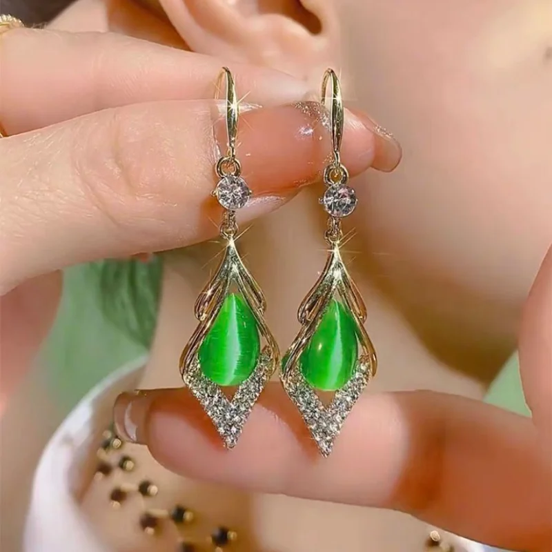 

Premium feeling diamond inlaid flower small fresh green opal women's earrings elegant atmosphere show face thin diamond earrings