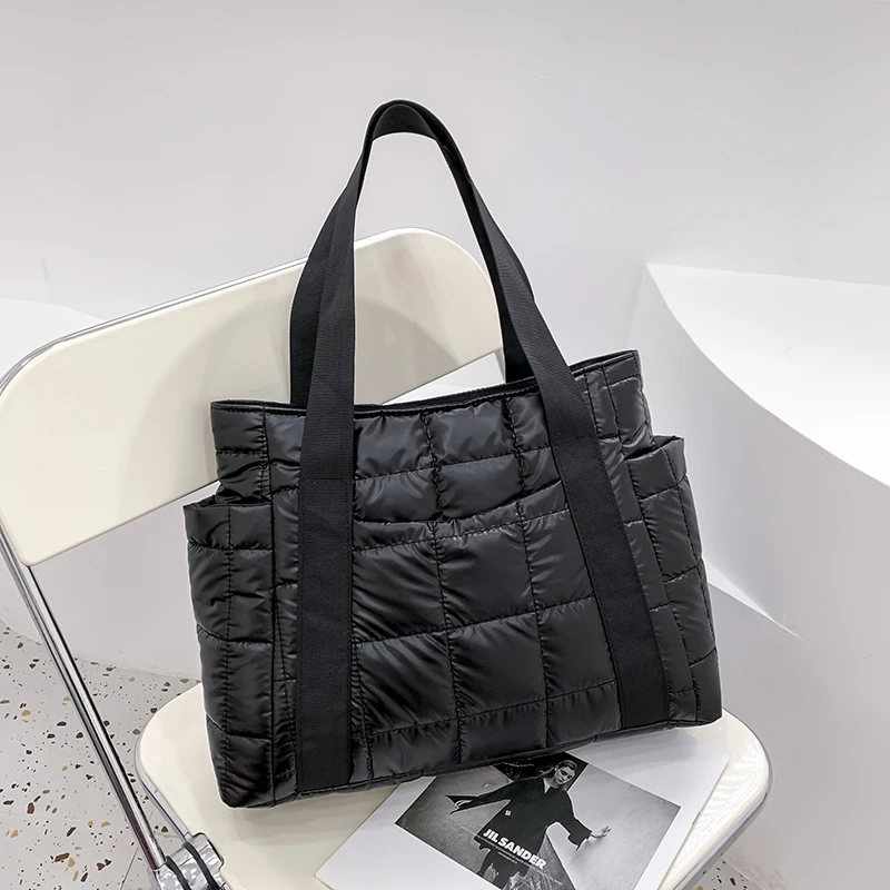 

Nylon Big Totes Plaid Shoulder Bags Designer Shopper Handbags 2022 Hit Winter Brand Textured Padded Design Duffel Women Bag