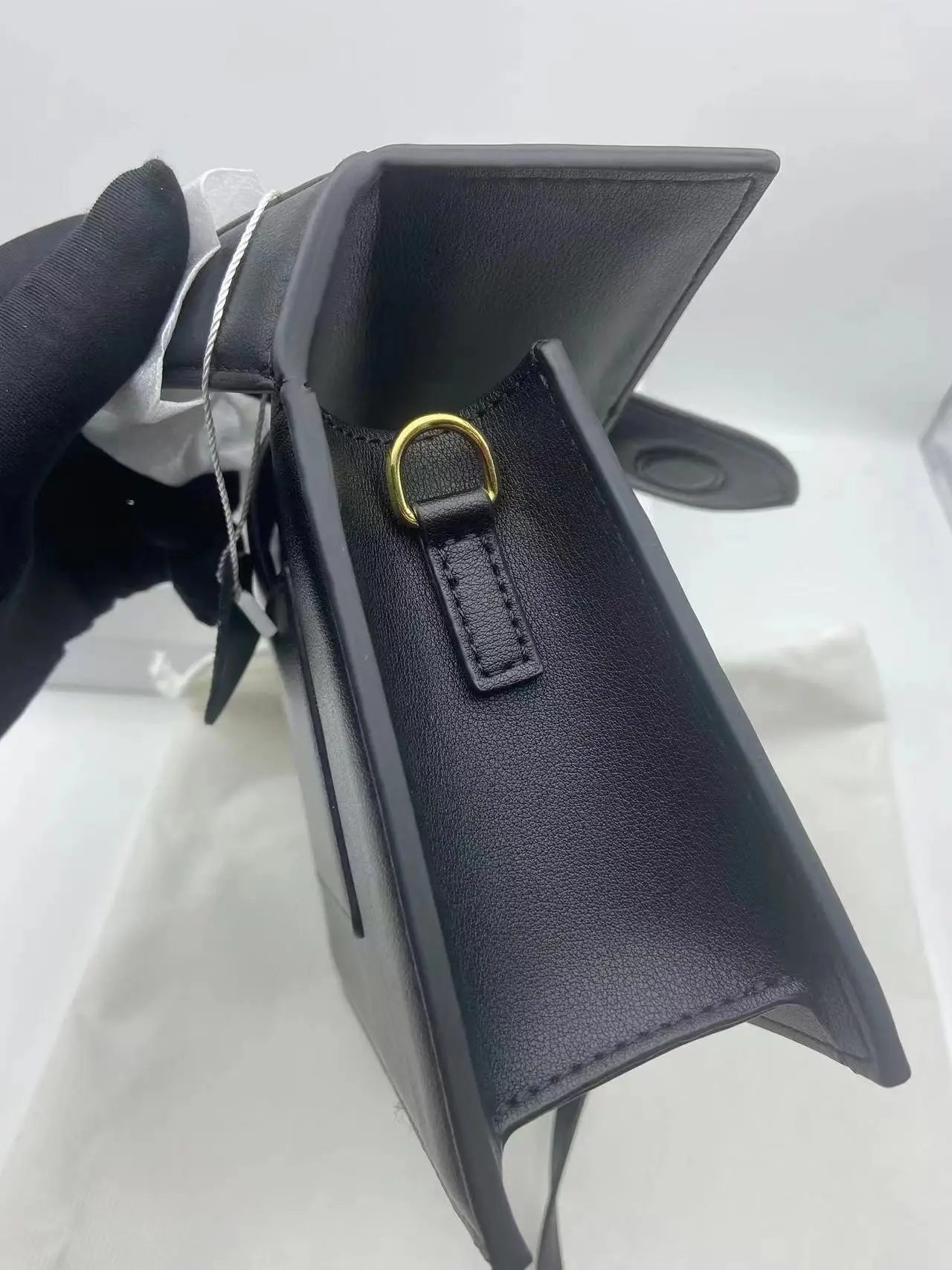 New messenger bag 2023 popular women's hand bag, suede high-quality handbag, advanced design Joker fashion ladies shoulder bag.