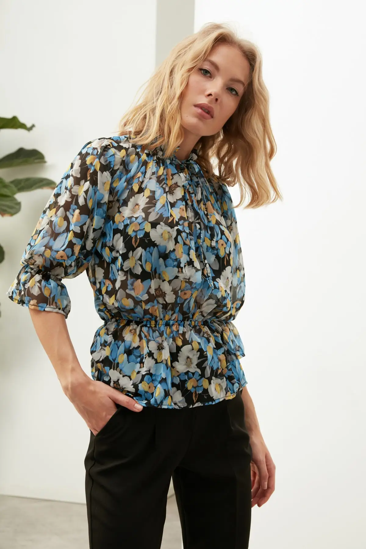 

Trendyol Büzgülü Woven Bluz TWOAW22BZ1311