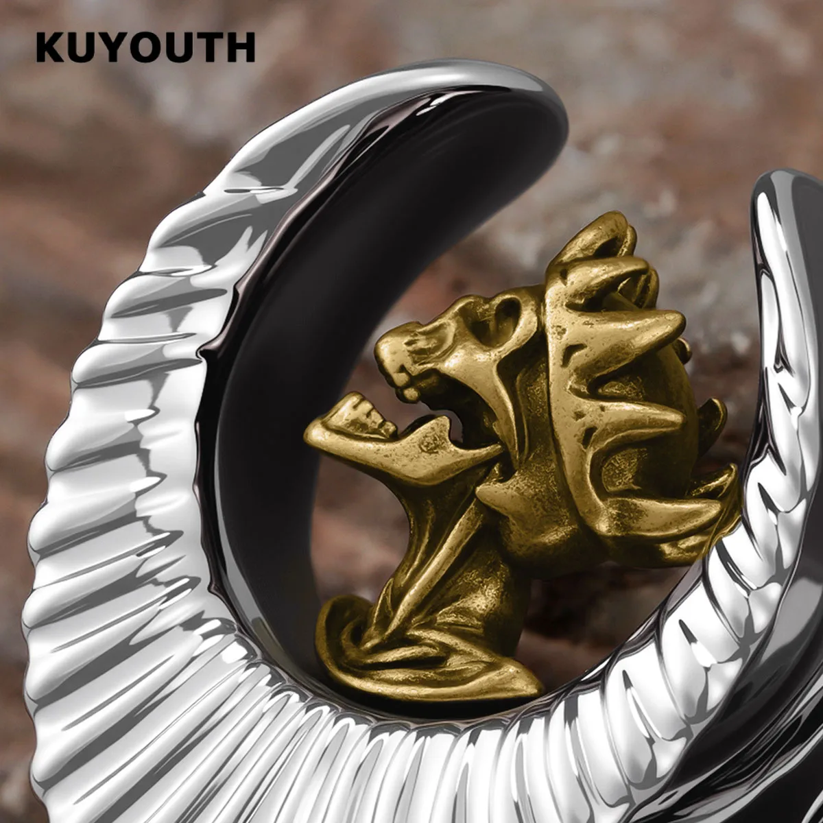Фото KUYOUTH Винтажные латунные тоннели для ушей в стиле «Король Черепов», унисекс, панк-готика, расширители для ушей, пирсинг-украшения №5