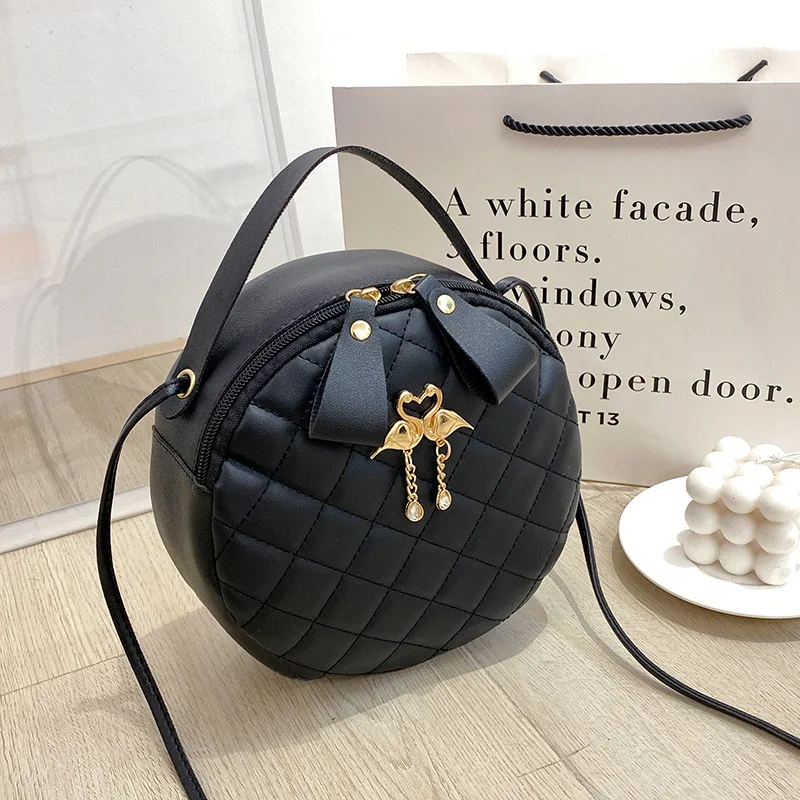 

Small Round Bag New 2022 Messenger Bag Round Cake Bag Fashion Swan Pearl Charm Embroidered Diamond Bag