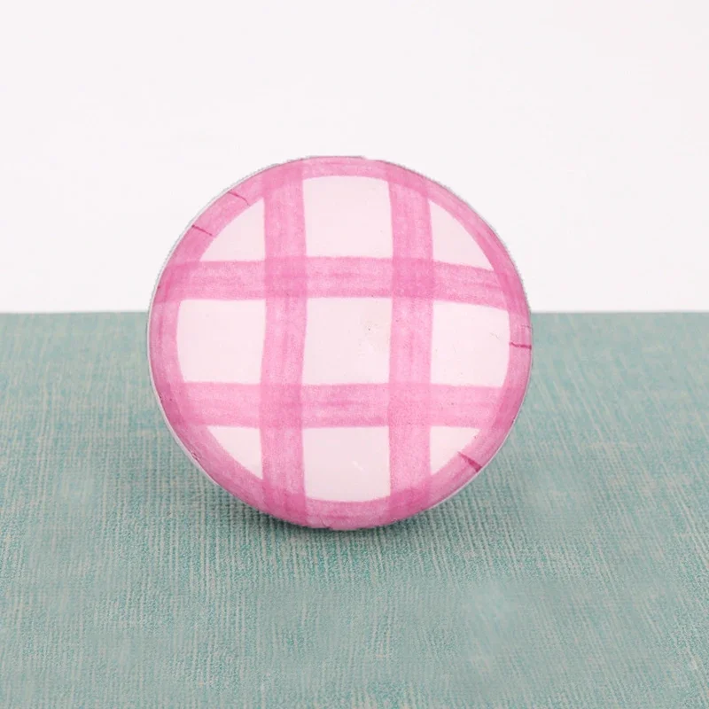 

Керамическая ручка для шкафа