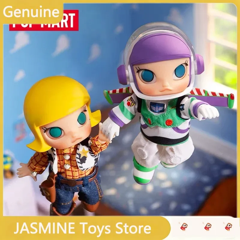 Фото Оригинальная коллекционная фигурка POP MART MOLLY × BUZZ LIGHTYEAR & WOODY с подвижными суставами, настольное украшение, премиум-подарок, индивидуальный дизайн №1