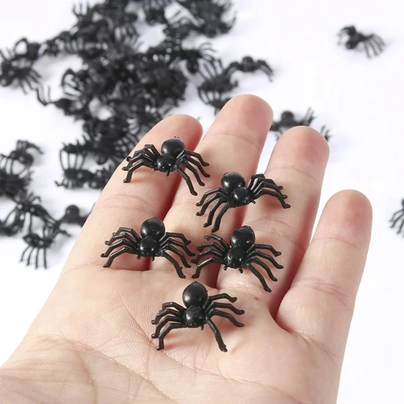 Пауков и жуков 8 штук. Пауки на Хэллоуин. Паук игрушка. Маленькие пластиковые паучки. Милые пауки.