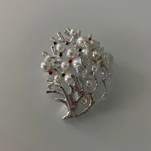 European and American light luxury series Christmas tree resin pearl brooch