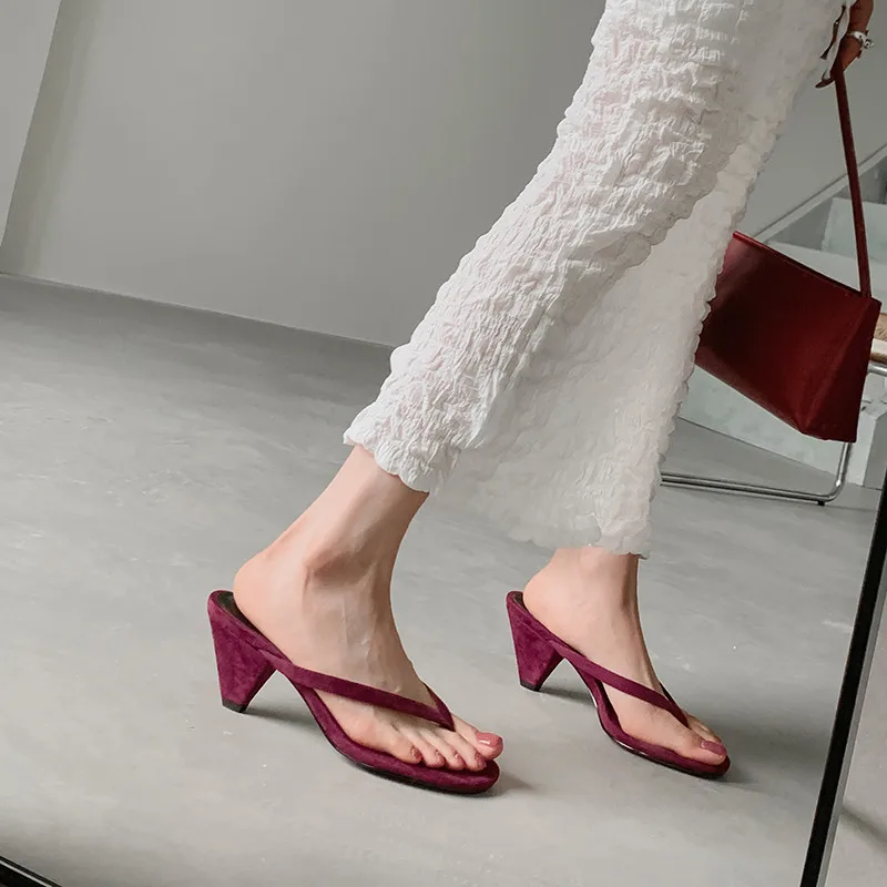 Шлепанцы из натуральной кожи на высоком каблуке в елочку высота конусного