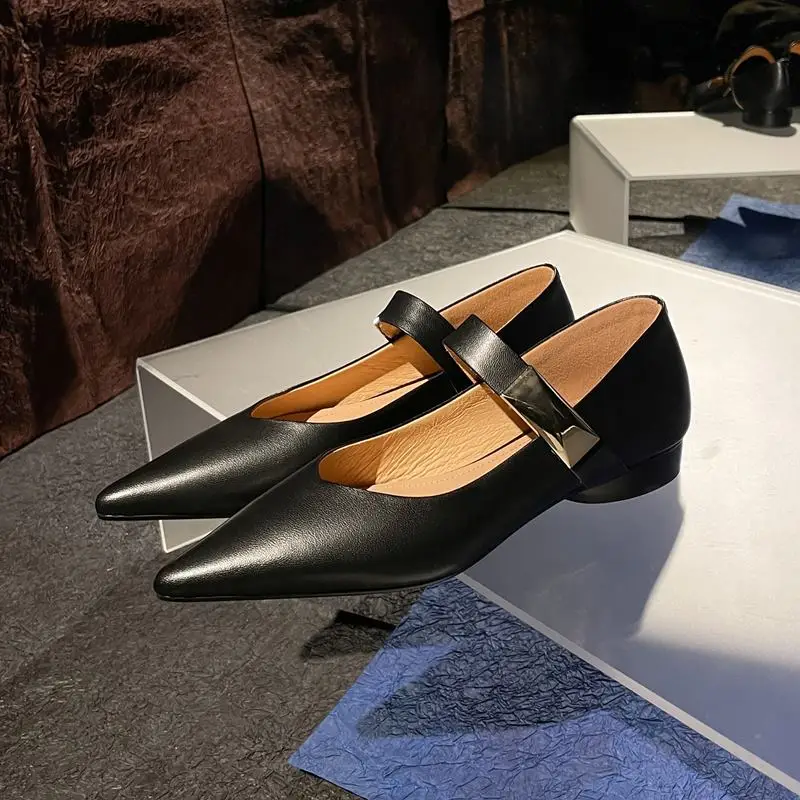 

Женская обувь из натуральной кожи, на толстом каблуке, с острым носком