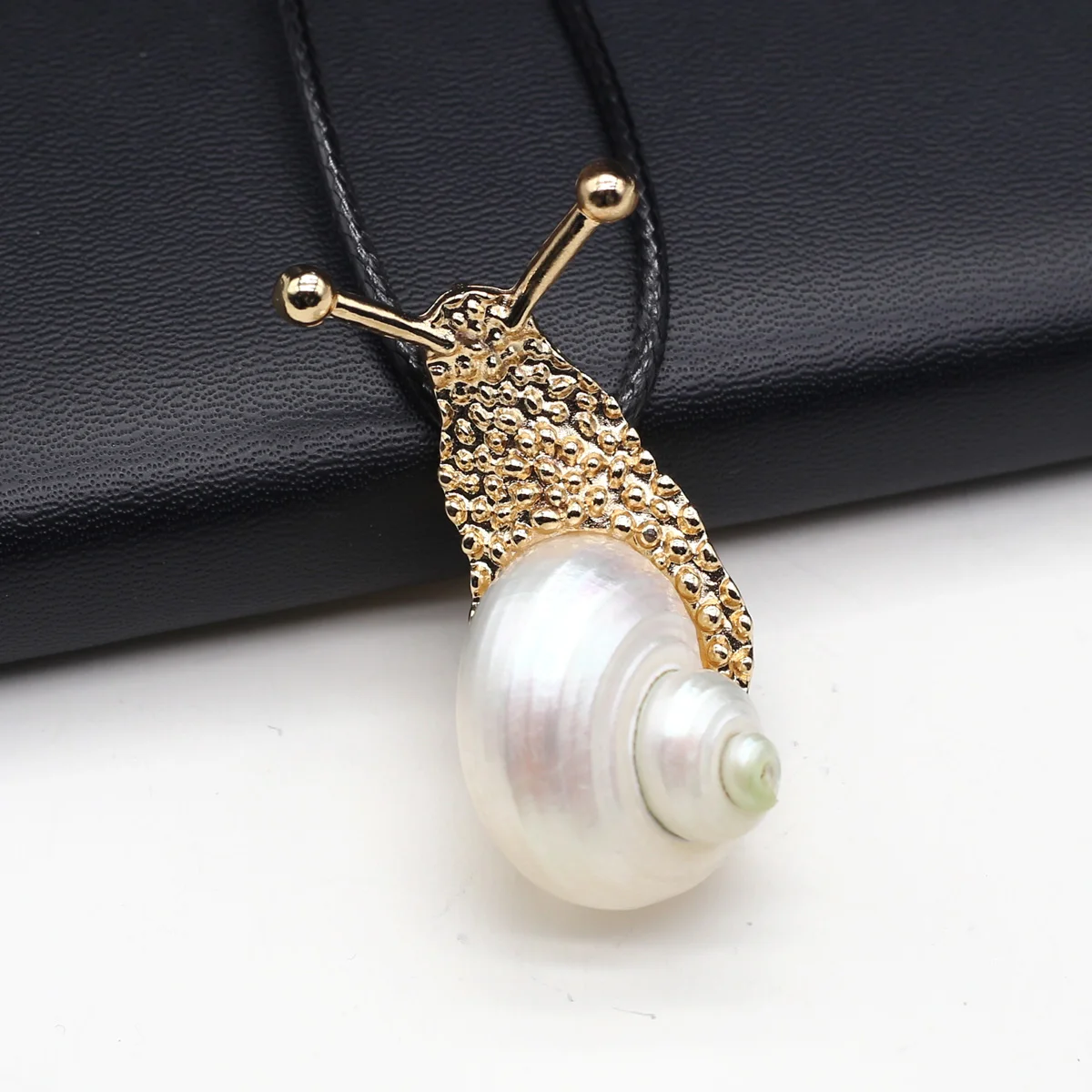 

Natural Shell Pendants Snail Alloy Golden Silvery Shell Charms for Jewelry Making DIY Necklaces Earrings 55X30mm 1PC