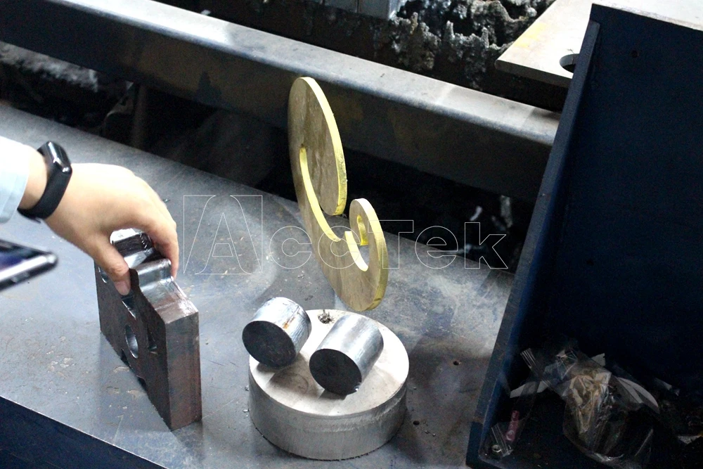 Заводская цена 3015 1500 Вт 2000 Вт 4000 Вт волоконный лазерный резак пластина и трубка интегрированная режущая машина для металла с IPG