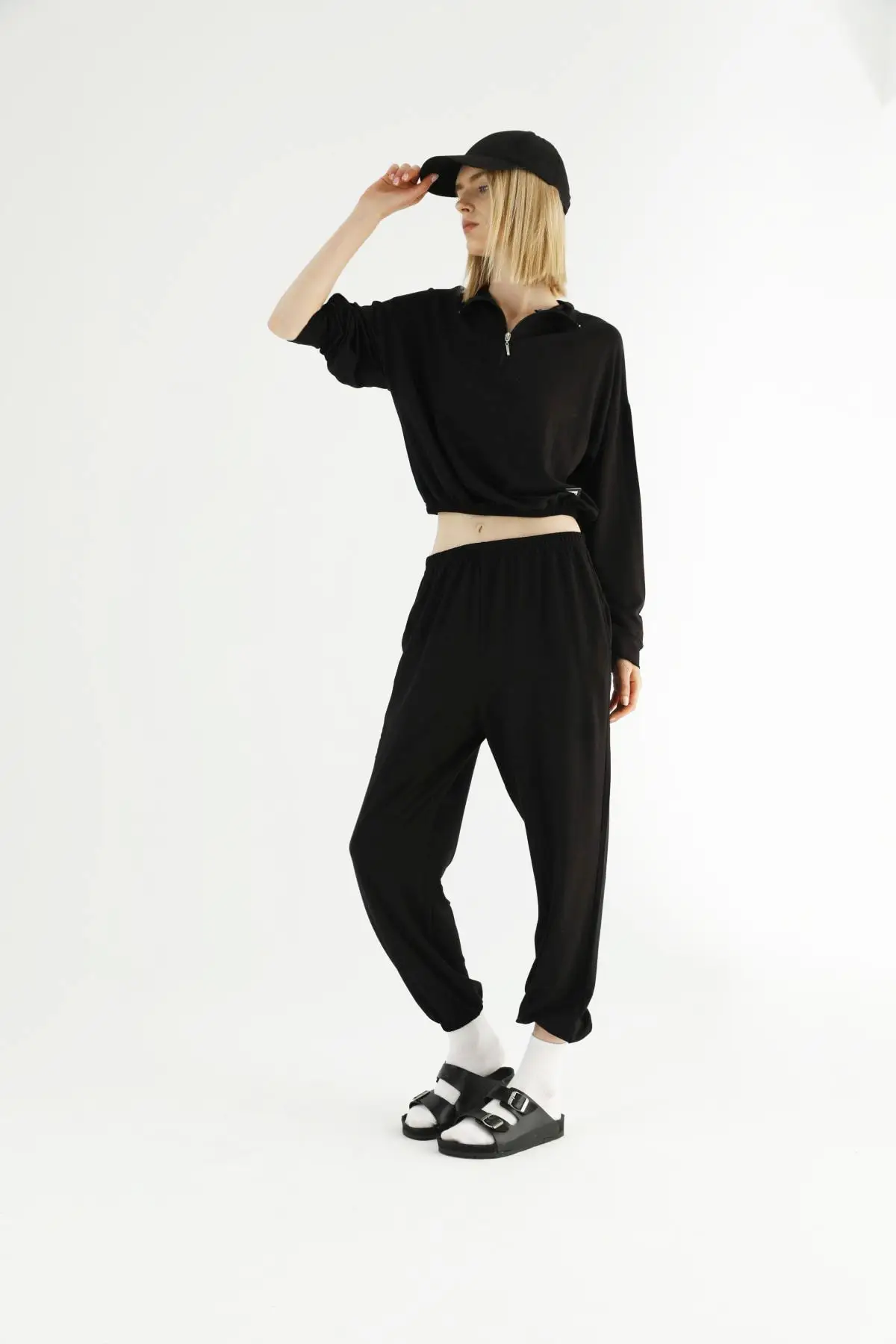 

Black Zippered Pocket Crop Tracksuit-sweatshirt Set