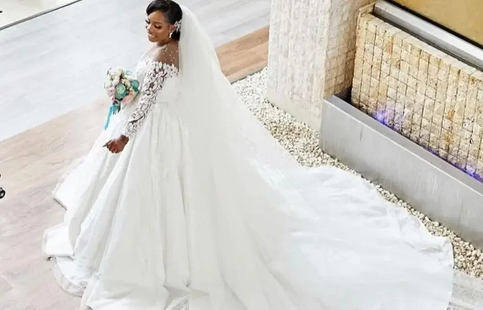 Бальное платье с кружевной аппликацией по индивидуальному заказу свадебные