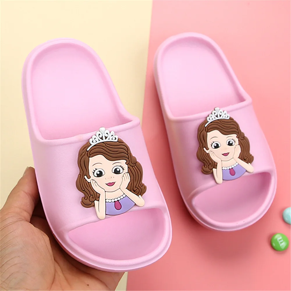 

Летние детские сандалии Disney, летние шлепанцы, износостойкие Нескользящие тапки для ванной комнаты с милыми мультяшными принцессами