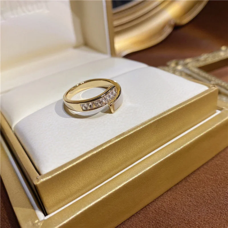 

Корейский стиль оболочка материал микро инкрустированные Цирконом Кристалл Открытое кольцо TikTok в том же стиле изящное и модное кольцо доступная цена Lux