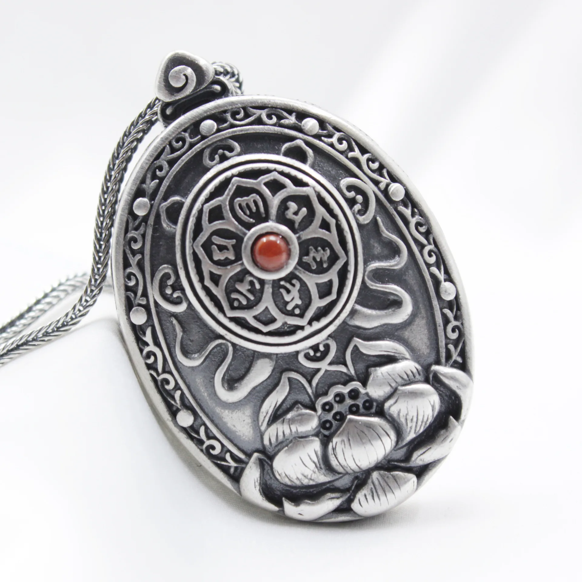

S925 sterling silver six-character mantra Gawu box lotus scriptures can open the box antique Thai silver pendant