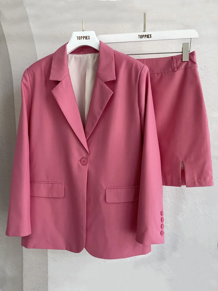 Костюм женский из блейзера и юбки с высокой талией на весну |