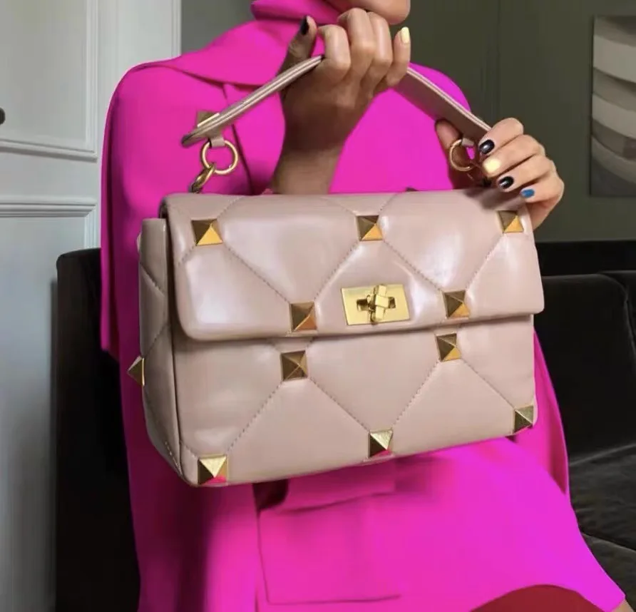 

Новые модные дизайнерские сумки, роскошные модные сумки с заклепками, женские высококачественные сумки на плечо из натуральной кожи