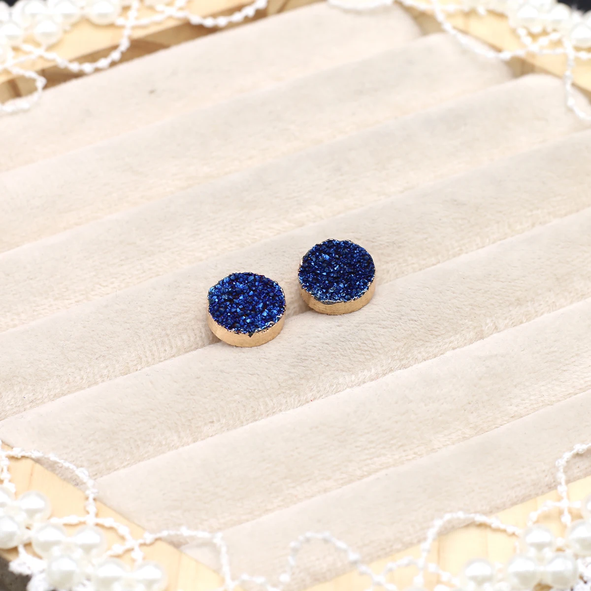 1 пара серьги-гвоздики с натуральным камнем