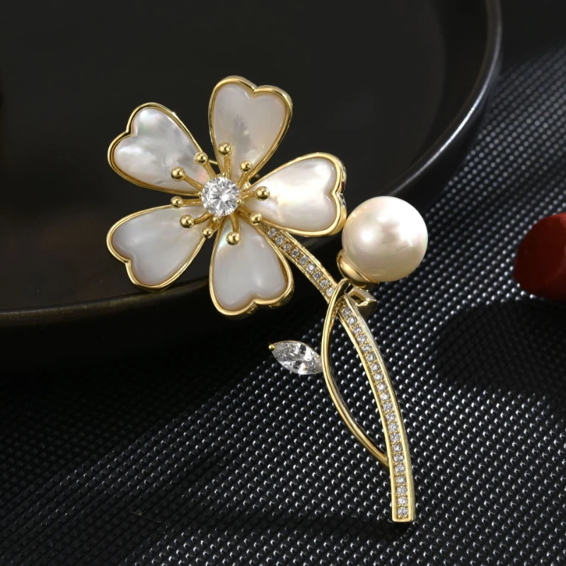

High-end Micro Inlaid Zircon Flower Broach Delicate Natural Shell Petal Brooches Fashion Pearl Cherry Blossoms Corsage Accessori