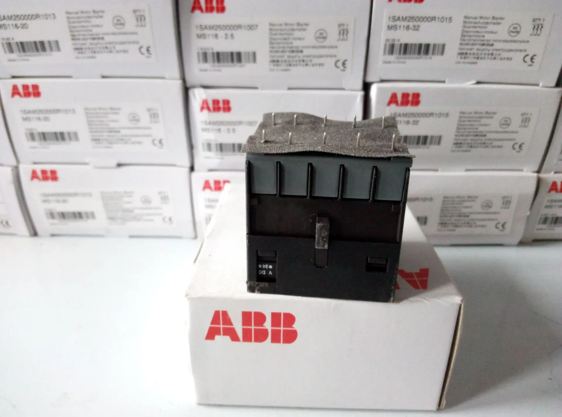 [Совершенно новый оригинальный подлинный] ABB миниатюрный контактор BC7-30-10-P-1.4 * 24 В