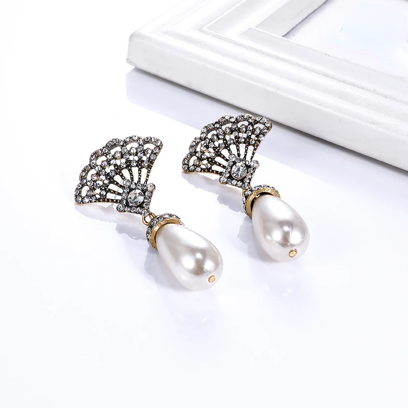 

Retro Big Antiqued Gold Color Hollow Fan Shaped Simulated Pearl Pendant Drop Earrings for Women Wedding Jewelry