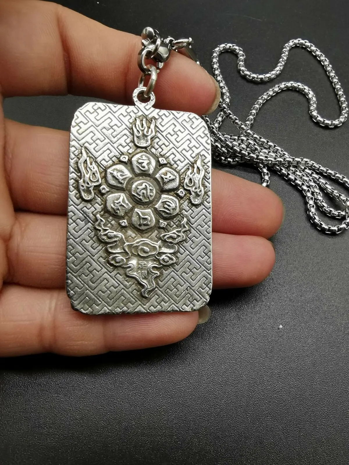 Изысканное ожерелье с подвеской в виде дракона ручной работы