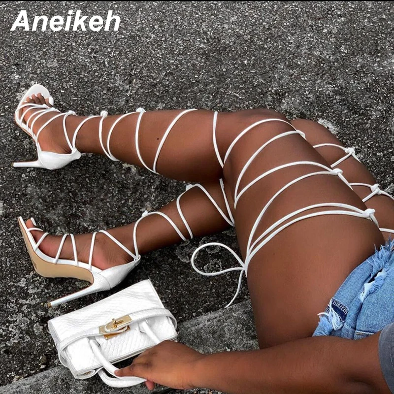 Фото Женские черные босоножки Aneikeh на шпильке с квадратным носком, шнуровкой, множеством ремешков и узлом на щиколотке для вечеринок и летнего сезона. №2