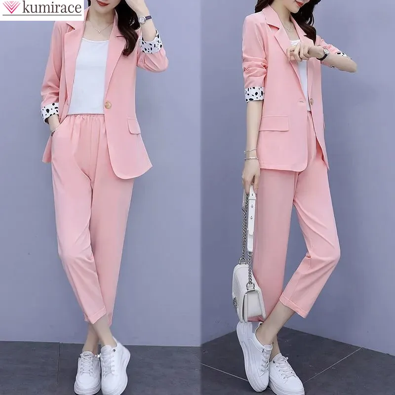 Женский костюм из трех предметов