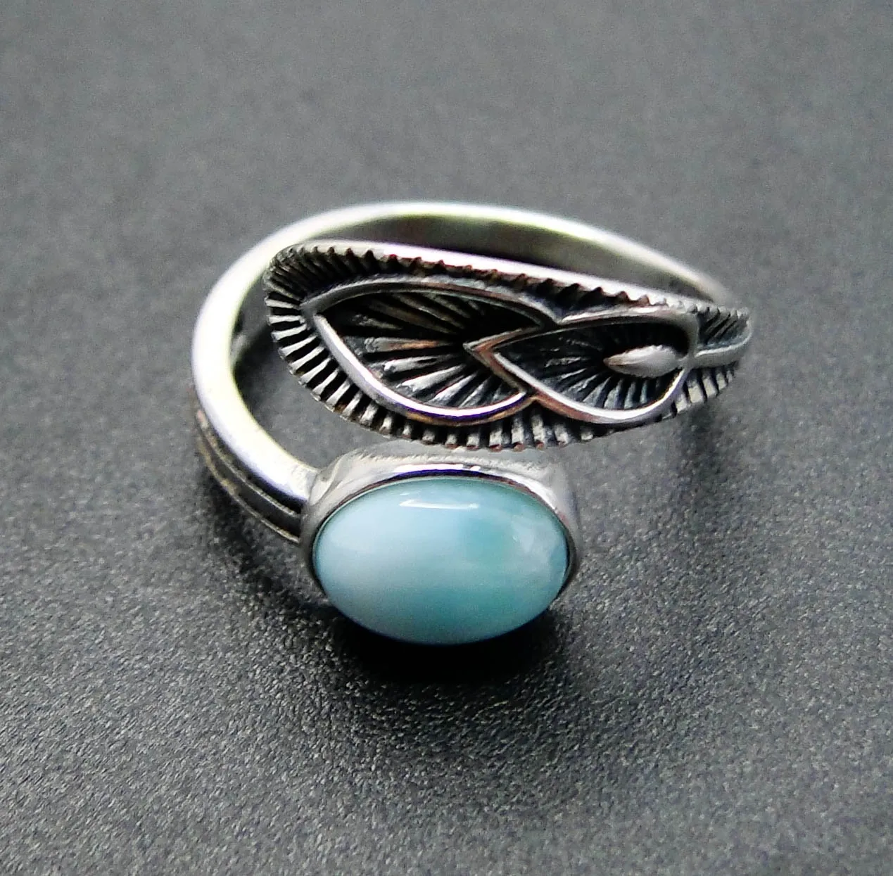 Лидер продаж кольцо в виде листьев под старину из натуральной Доминики